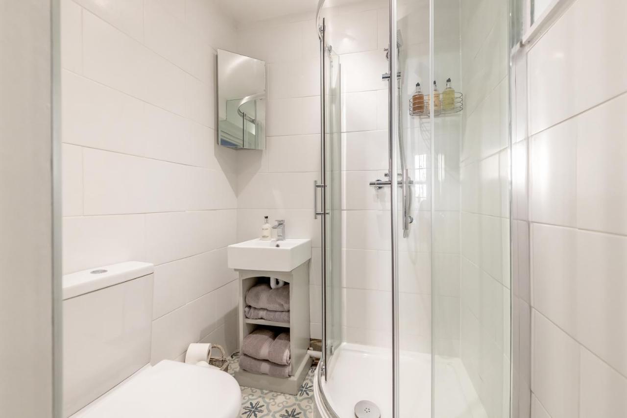 Gorgeous Garden Apartment Bath Exterior foto